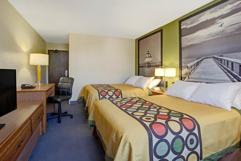Super 8 By Wyndham Wash Dc Area Hotel College Park