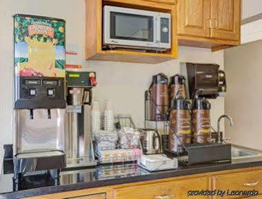 Super 8 By Wyndham Wash Dc Area Hotel College Park