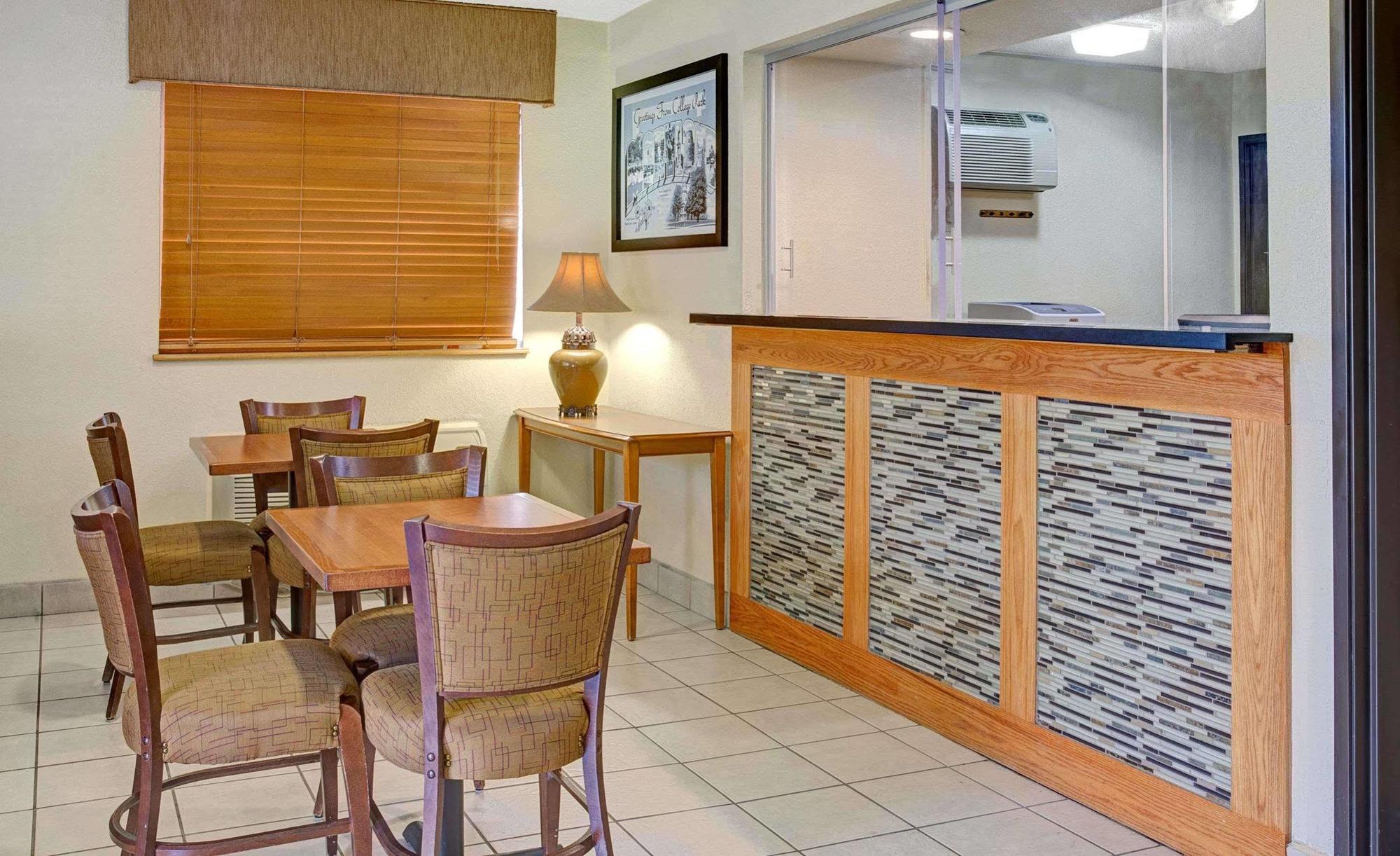 Super 8 By Wyndham Wash Dc Area Hotel