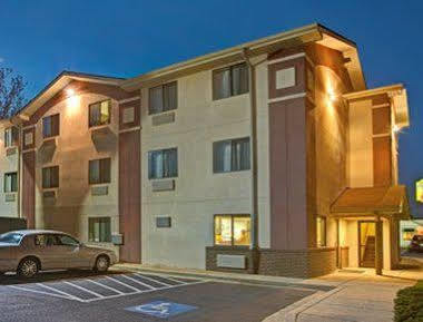 Super 8 By Wyndham Wash Dc Area College Park
